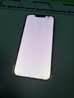 【豊橋市】iPhone 13 Proの画面が突然真っ白に！画面交換で無事復旧しました