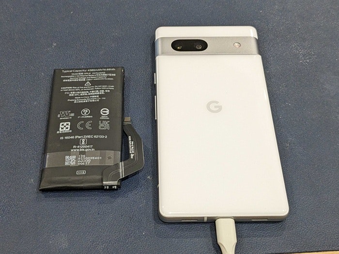 Android アンドロイド Pixel 7a 充電もたない　1日もたない　減りが早い　経年劣化　サービス表記　電源勝手に落ちる　シャットダウン　ばってりー　バッテリー　交換　修理