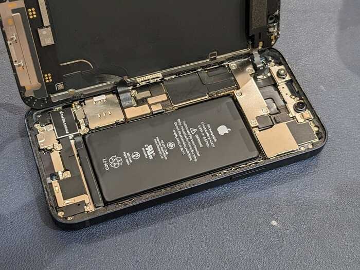 あいふぉん　アイフォン　iPhone 12mini バッテリー　経年劣化　充電の減りはやい　急に電源落ちる　サービス表記