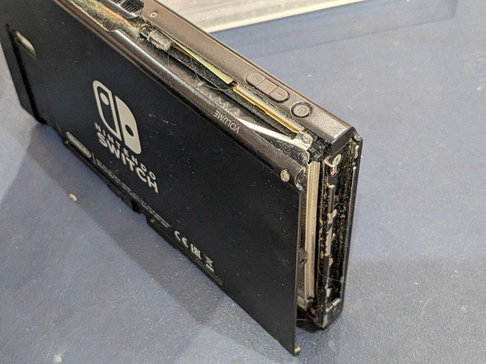 任天堂　Nintendo　Switch  バッテリー　膨張　電源落ちる　交換　修理