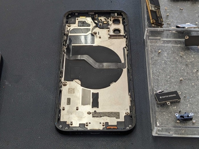 iPhone 12 背面割れ 修理