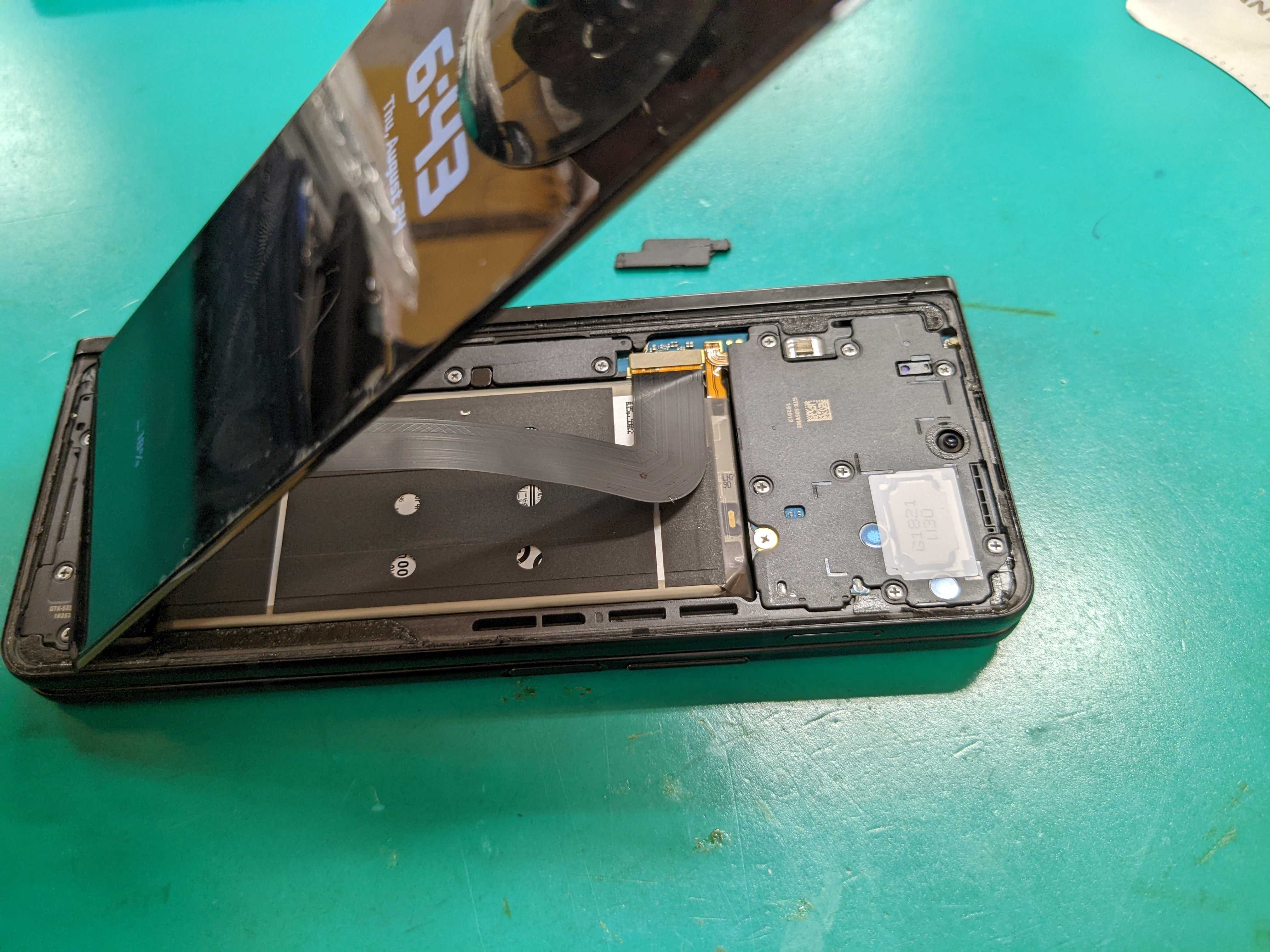 岡崎市】Galaxy Z Fold3 表示不良