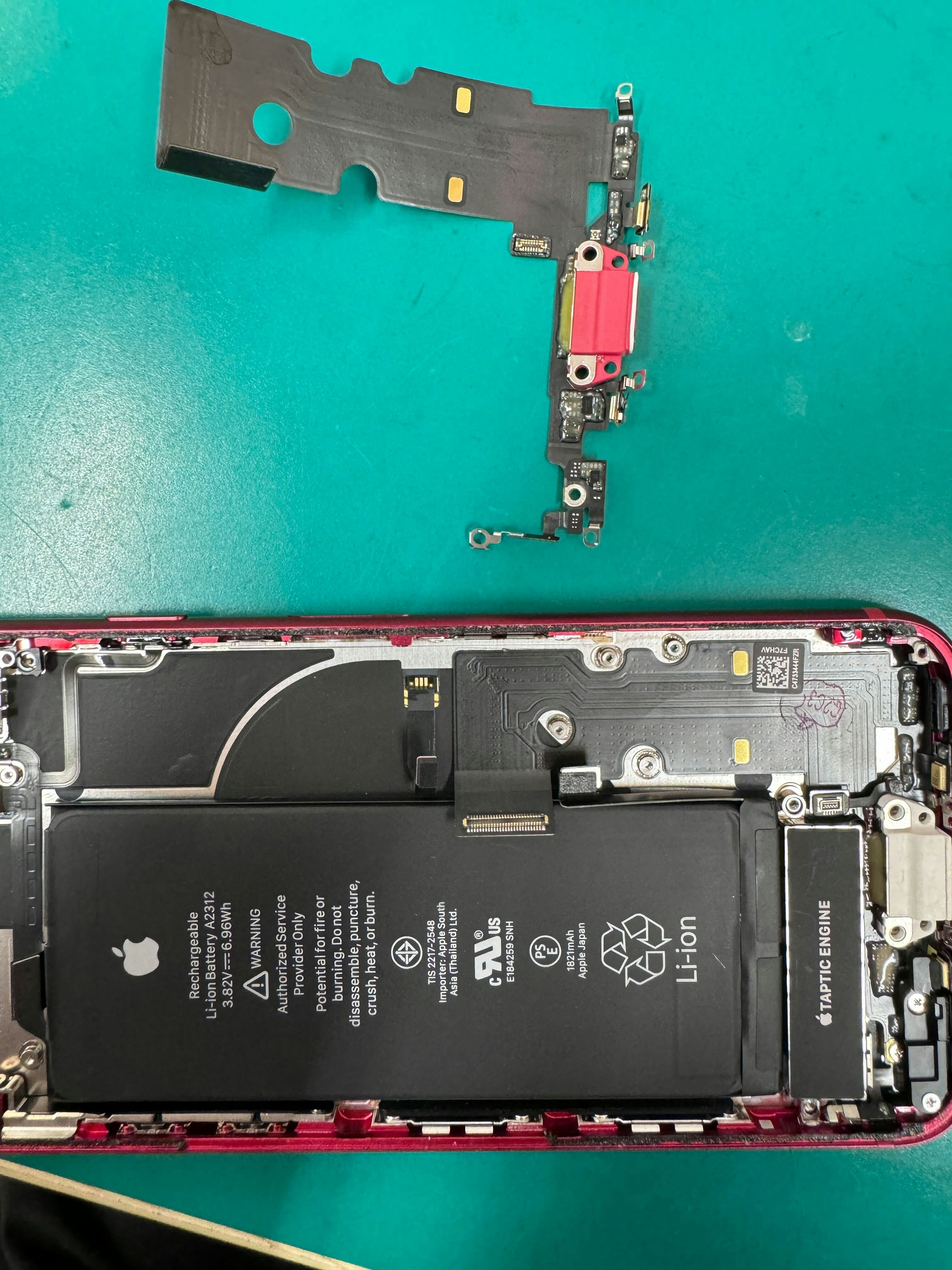iPhoneSE2　充電ドック修理