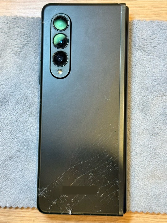 ブラック スマートフォン 背面ひび割れあり iPhone 12 ブラック 背面ひび割れあり 本体