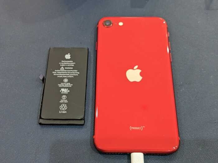 iPhone SE2  あいふぉん　アイフォン　充電減りはやい　膨張　発火　発熱　サービス表記　経年劣化　ばってりーバッテリー　交換