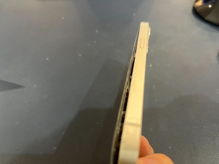 あいふぉん　アイフォン　iPhone　充電もたない　1日もたない　減りが早い　経年劣化　サービス表記　電源勝手に落ちる　シャットダウン　ばってりー　バッテリー　交換　修理