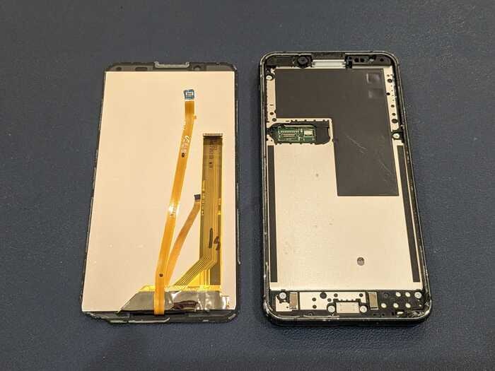 あくおす　AQUOS　sense3 lite　表示不良　画面動かない　タッチきかない　ゴーストタッチ　ひび割れ　落下　画面真っ暗　音だけする　画面修理