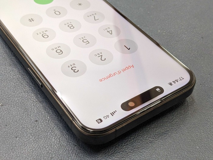 iPhone 15ProMax 画面修理 【岡崎】