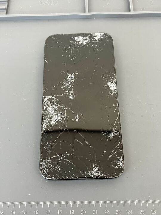 iPhone15proMax　画面割れ　画面交換　豊川　豊橋　新城　蒲郡　湖西　浜松