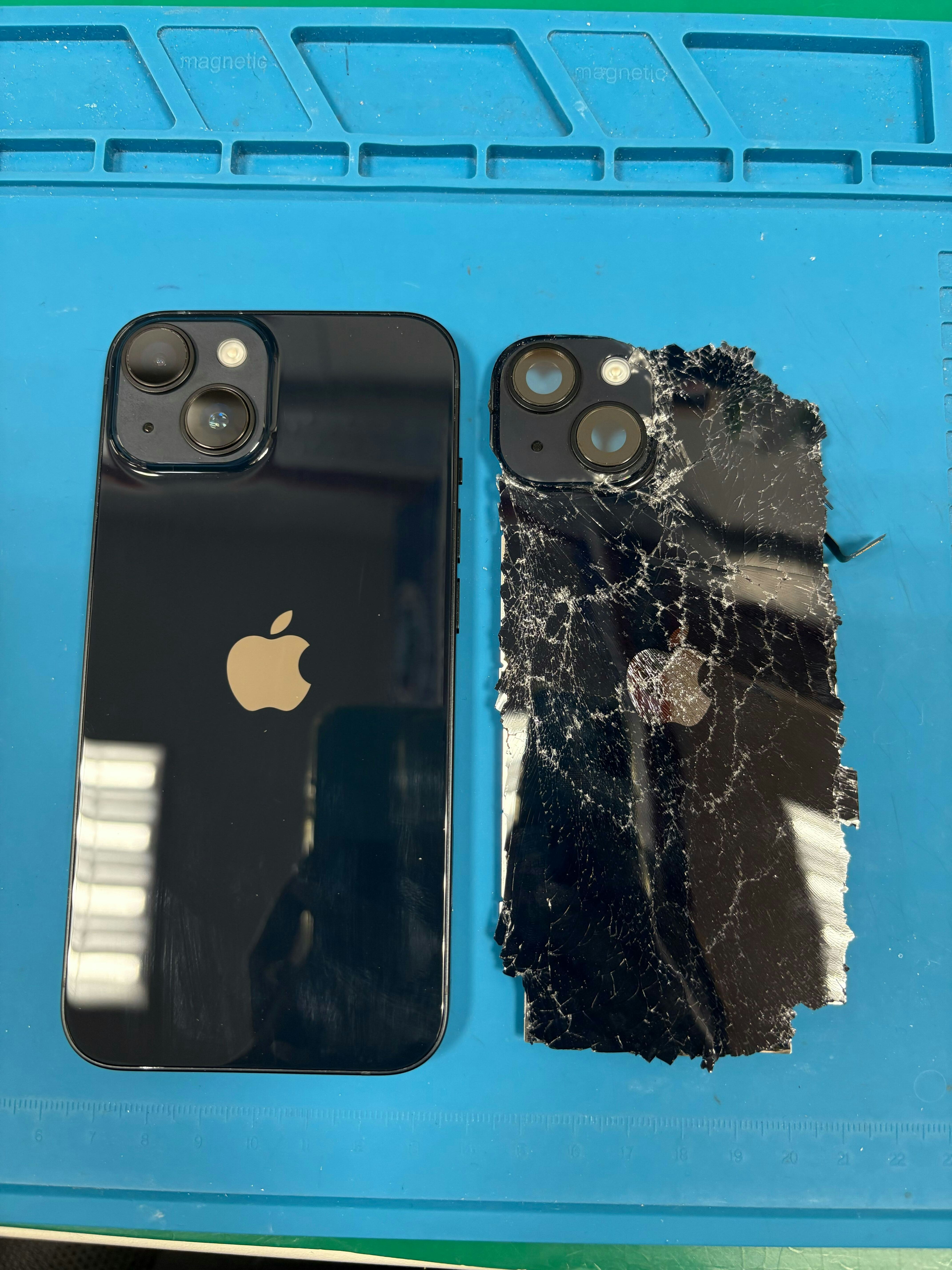 iPhone13　背面割れ　背面修理