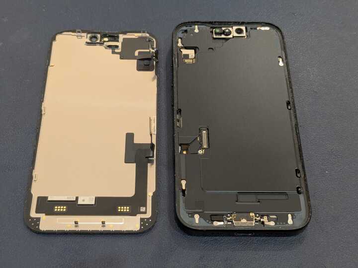 豊田市】iPhone 15の画面交換修理！黒いシミで見えなくなった画面も