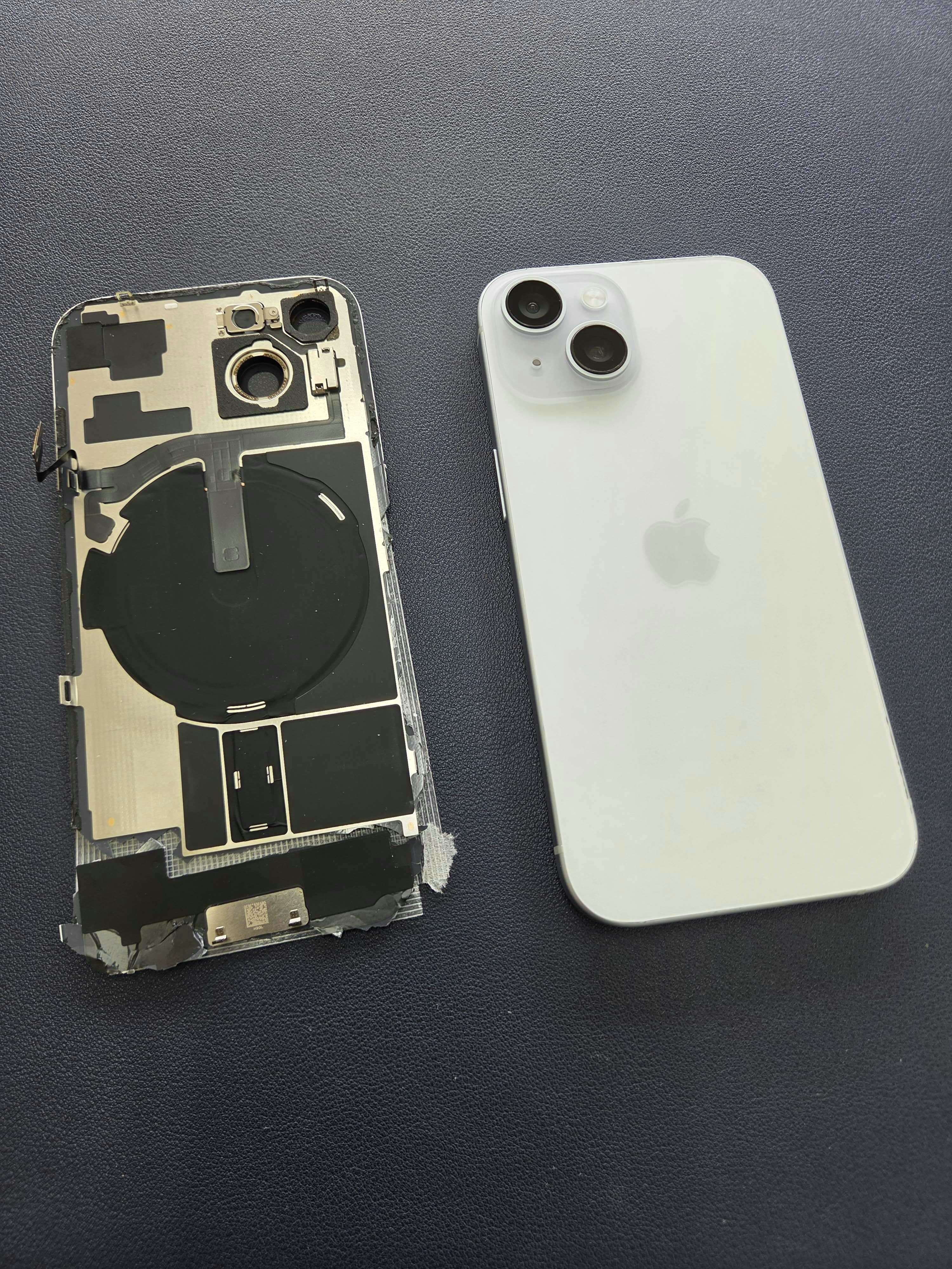 iPhone 15 背面修理 （白　シルバー） 修理後