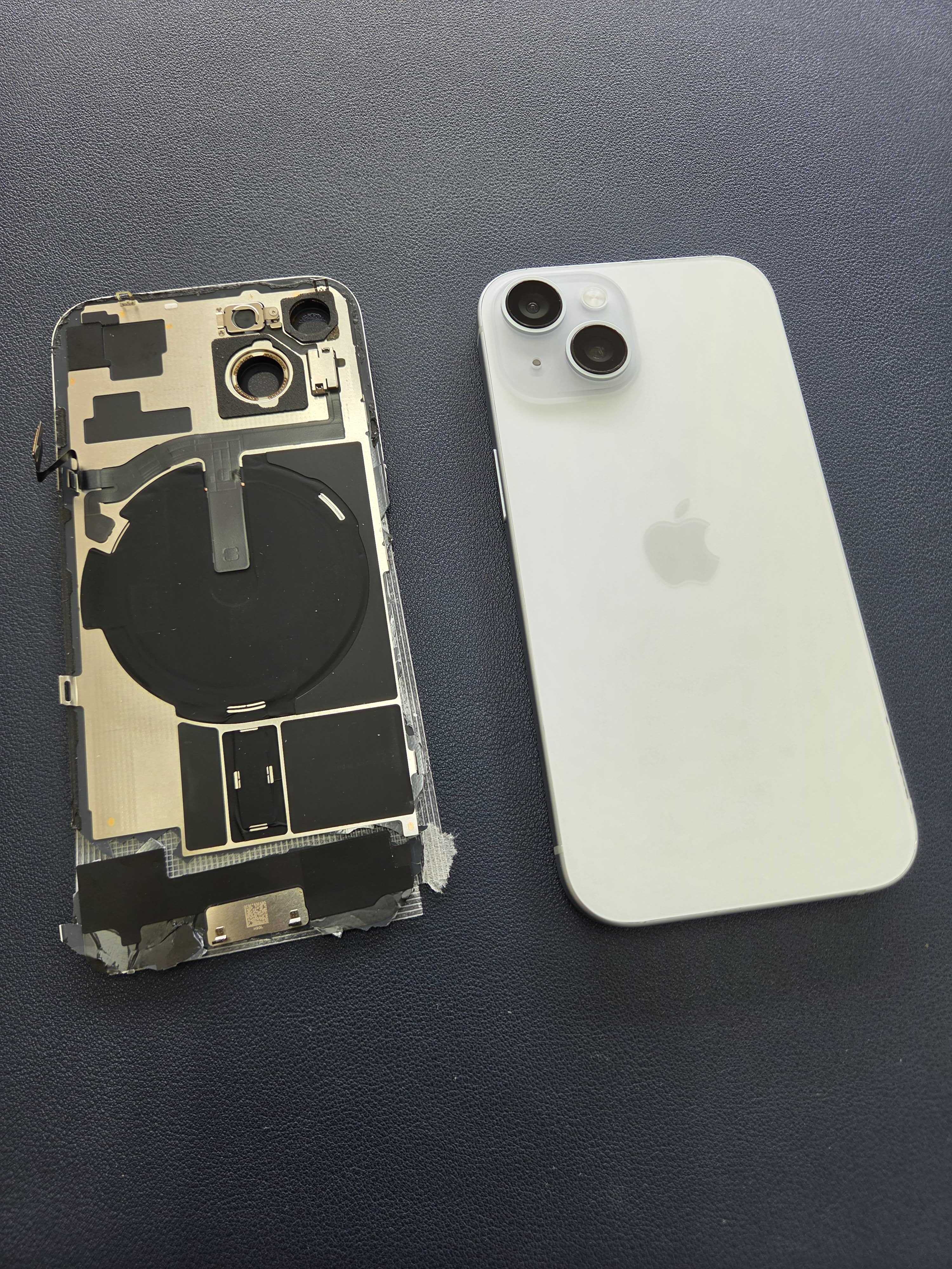 春日井市】iPhone 15の背面修理（白 シルバー） 背面ガラス割れも修理