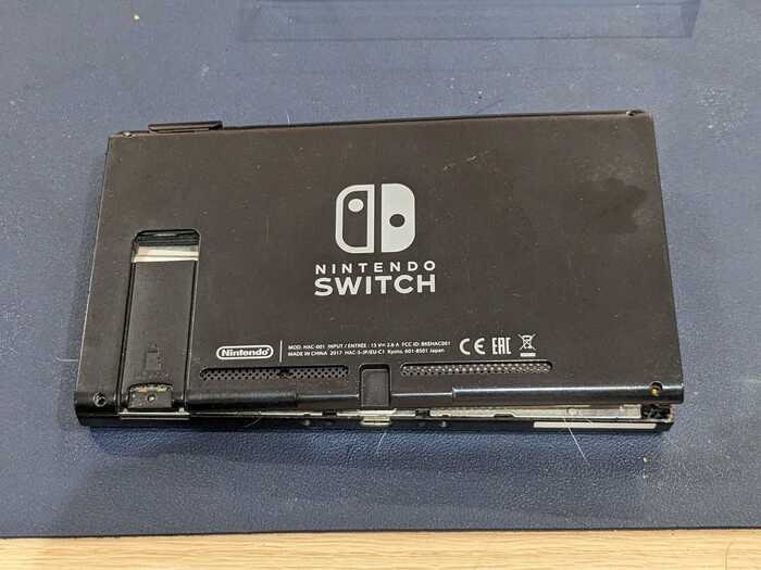 すうぃっち　Switch　ばってりー　バッテリー　膨張　膨らんでいる　発熱　重電がたまらない　充電の減りがはやい　修理　交換