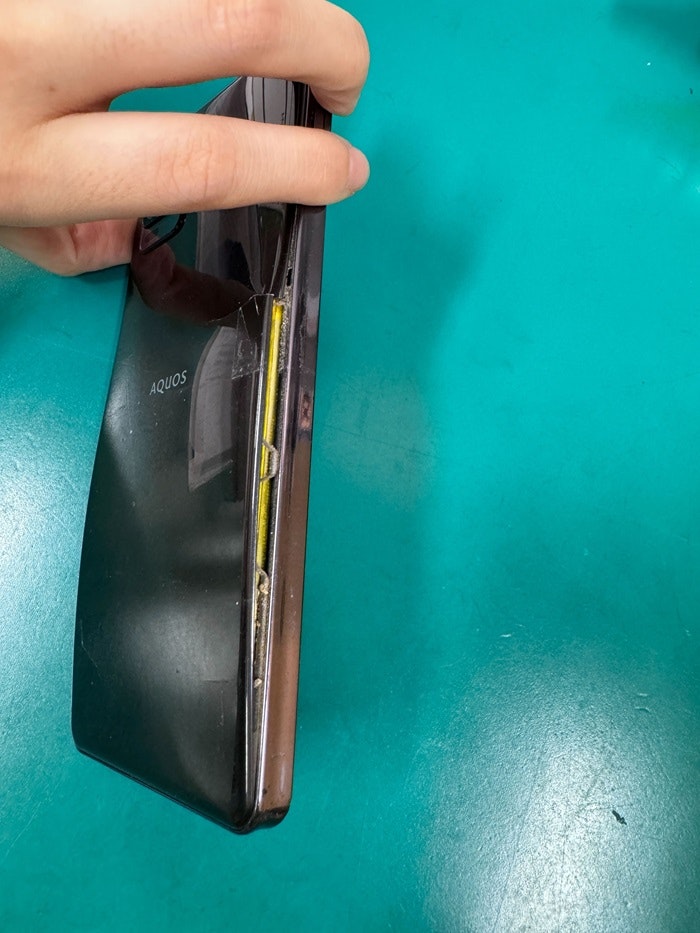 AQUOS　豊川市　バッテリー膨張　バッテリー修理　スマホ修理　Android　豊川　豊橋　新城　蒲郡　湖西　浜松