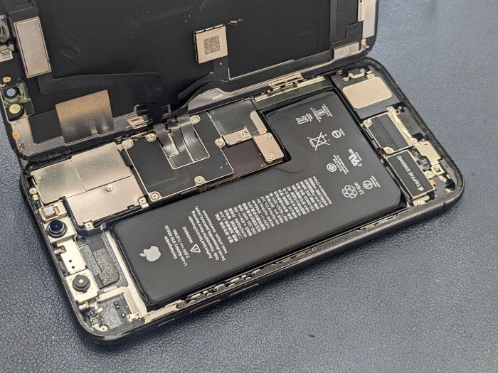 あいふぉん　iPhone 11 pro 画面　割れ　ひび割れ　交換　修理