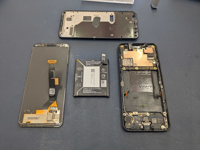 Google Pixel 3a ホワイト バッテリー故障 Google Pixel 3a のバッテリー交換 【名古屋】-スマホクリニック