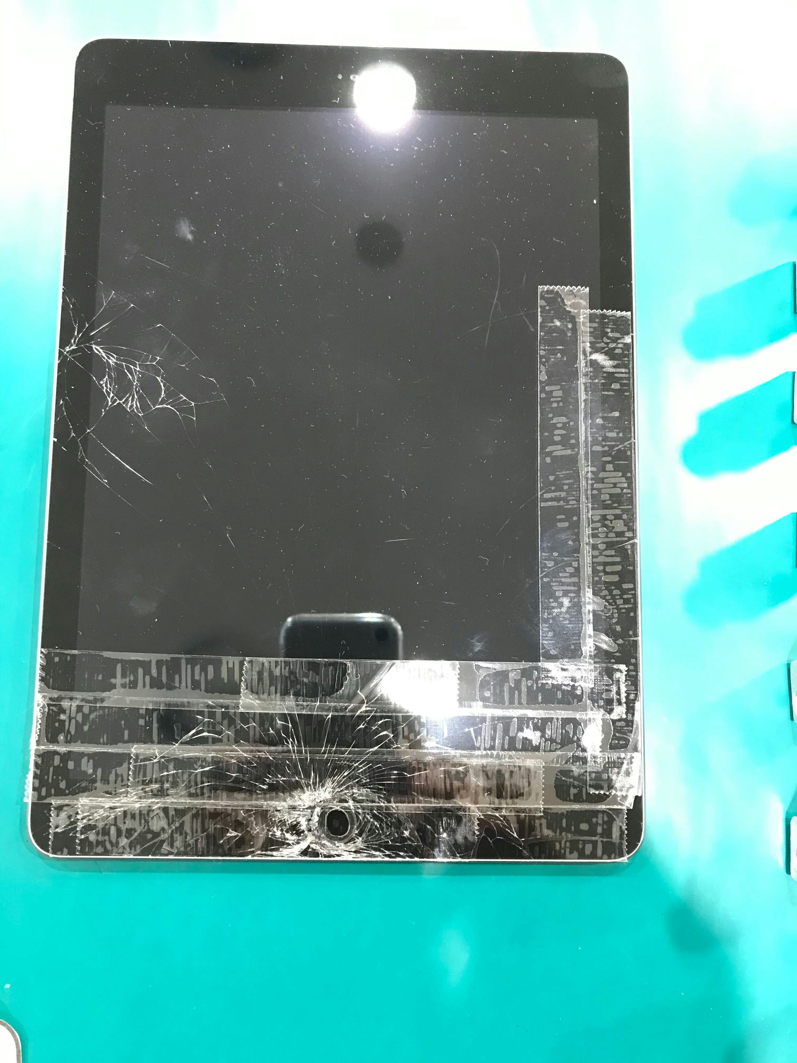 iPad  6 フロントパネル交換前　ガラス交換前　画面交換前