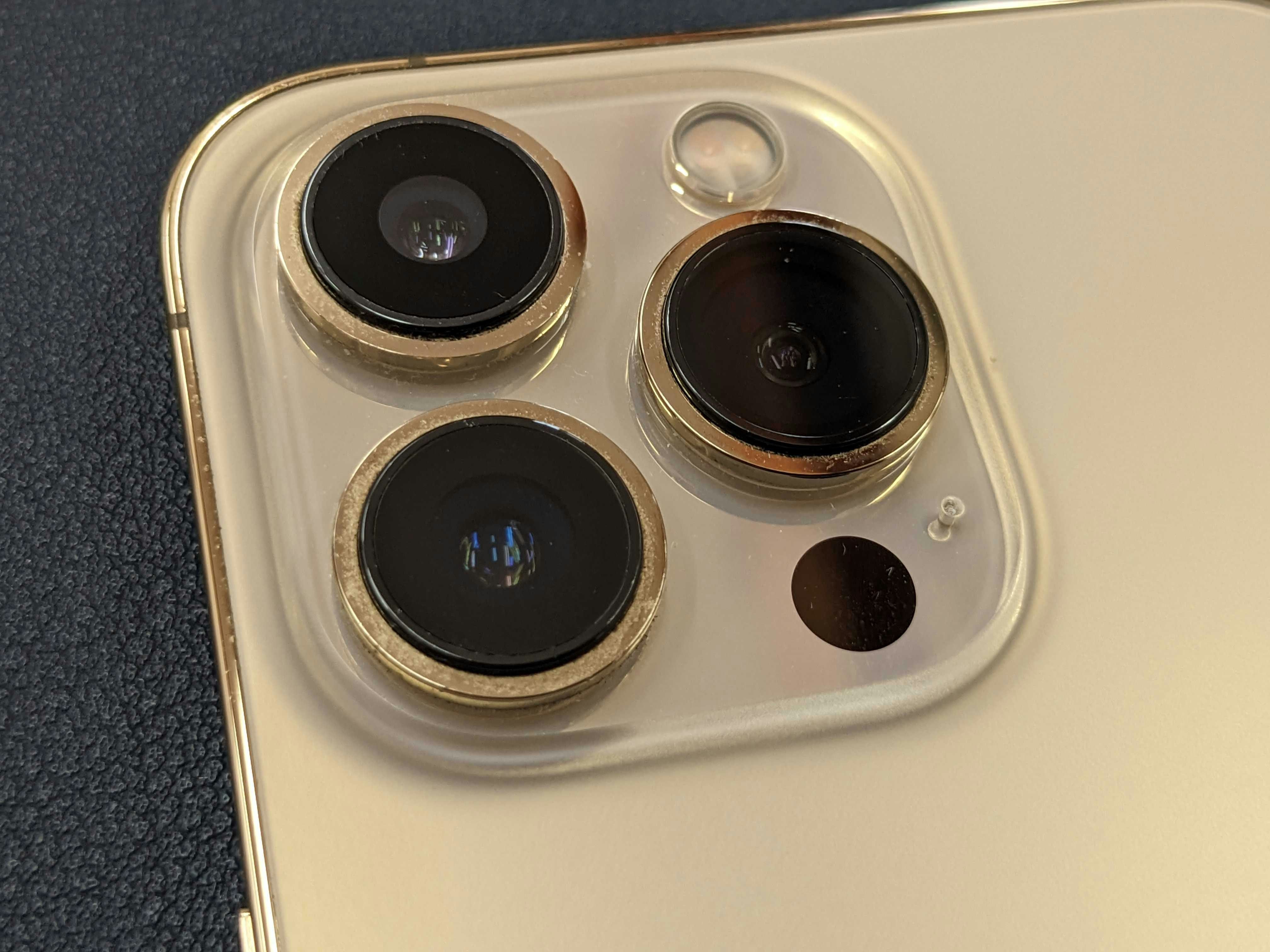 あいふぉん　アイフォン　iPhone 13 pro カメラレンズ　割れ　ひび割れ　欠け　白いぼや　ぼやける　ほこり
