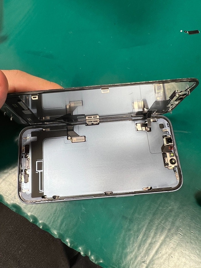 iPhone 14 液晶故障　画面修理