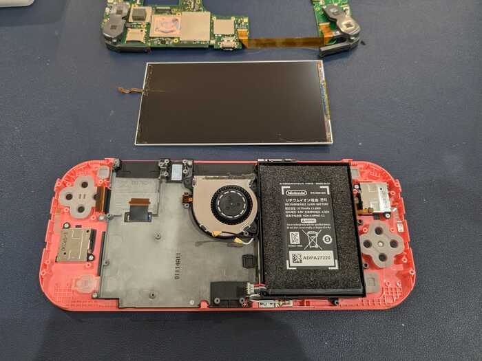 Switxh kite スウィッチライト 画面真っ暗 音はする 振動する 表示不良 落とした 落下 えきしょう 液晶 修理