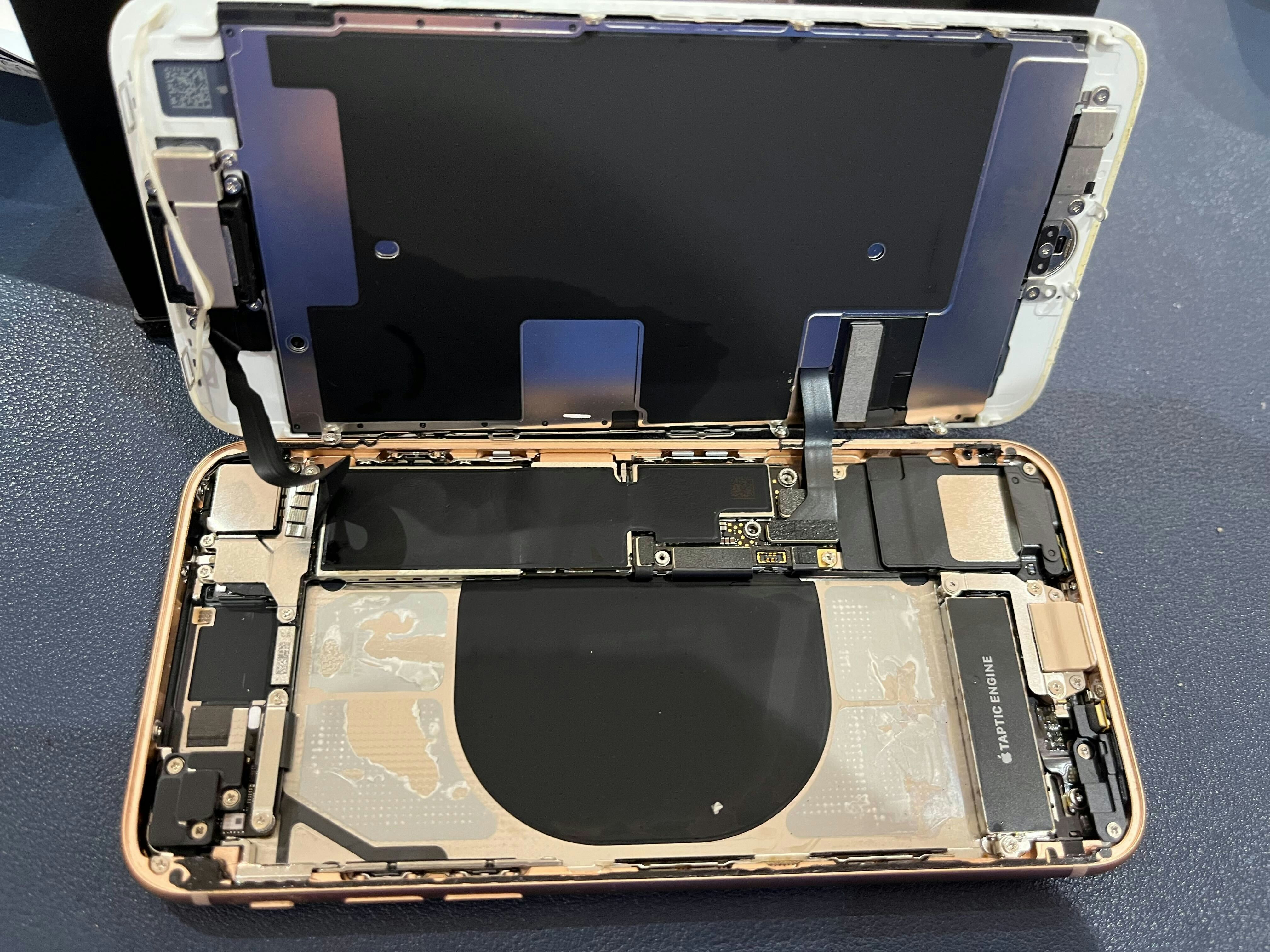 iPhone 8　iPhone　アイフォン 8　i-phone 8　スマホ　バッテリー　バッテリー交換　電池　電池交換　修理　バッテリーを交換　バッテリーの交換