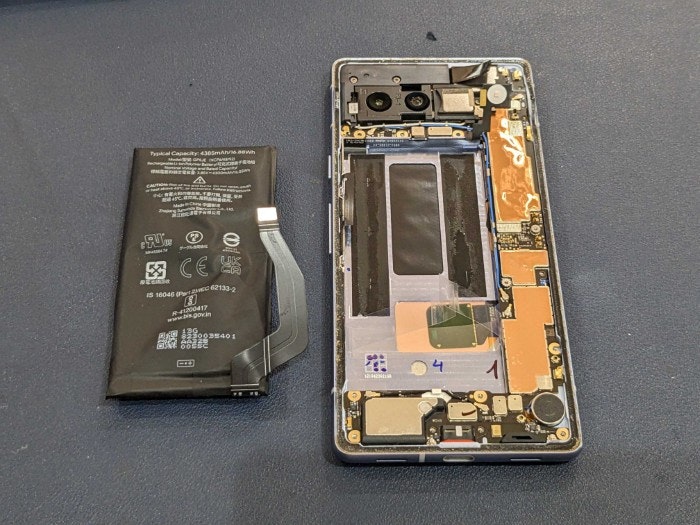 Pixel 7a バッテリー　ばってりー　充電減り早い　経年劣化　交換　