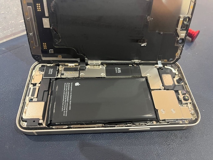 あいふぉん アイフォン iPhone 充電もたない 1日もたない 減りが早い 経年劣化 サービス表記 電源勝手に落ちる シャットダウン ばってりー バッテリー 交換 修理