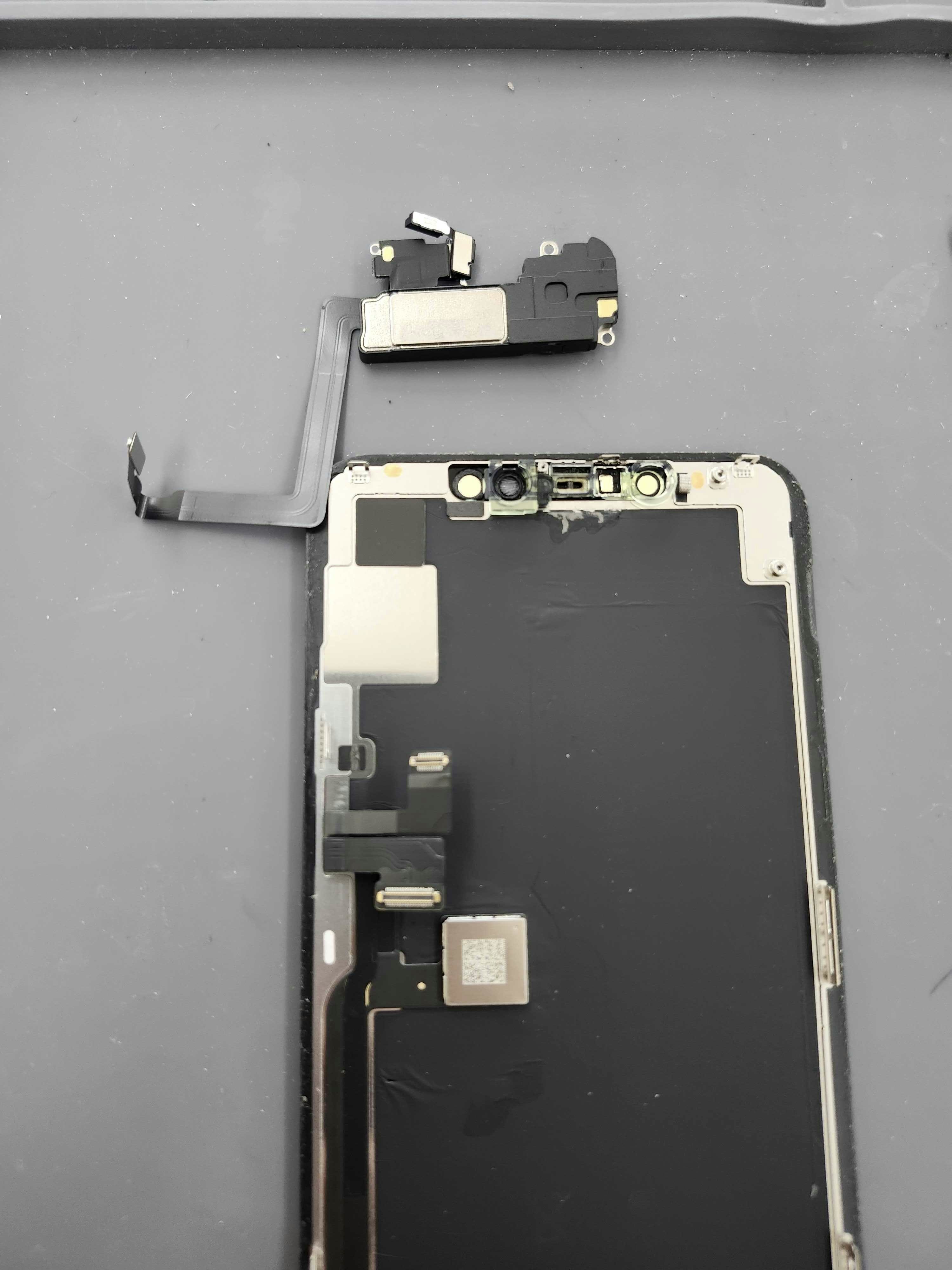 iPhone 11 Pro Max 修理途中