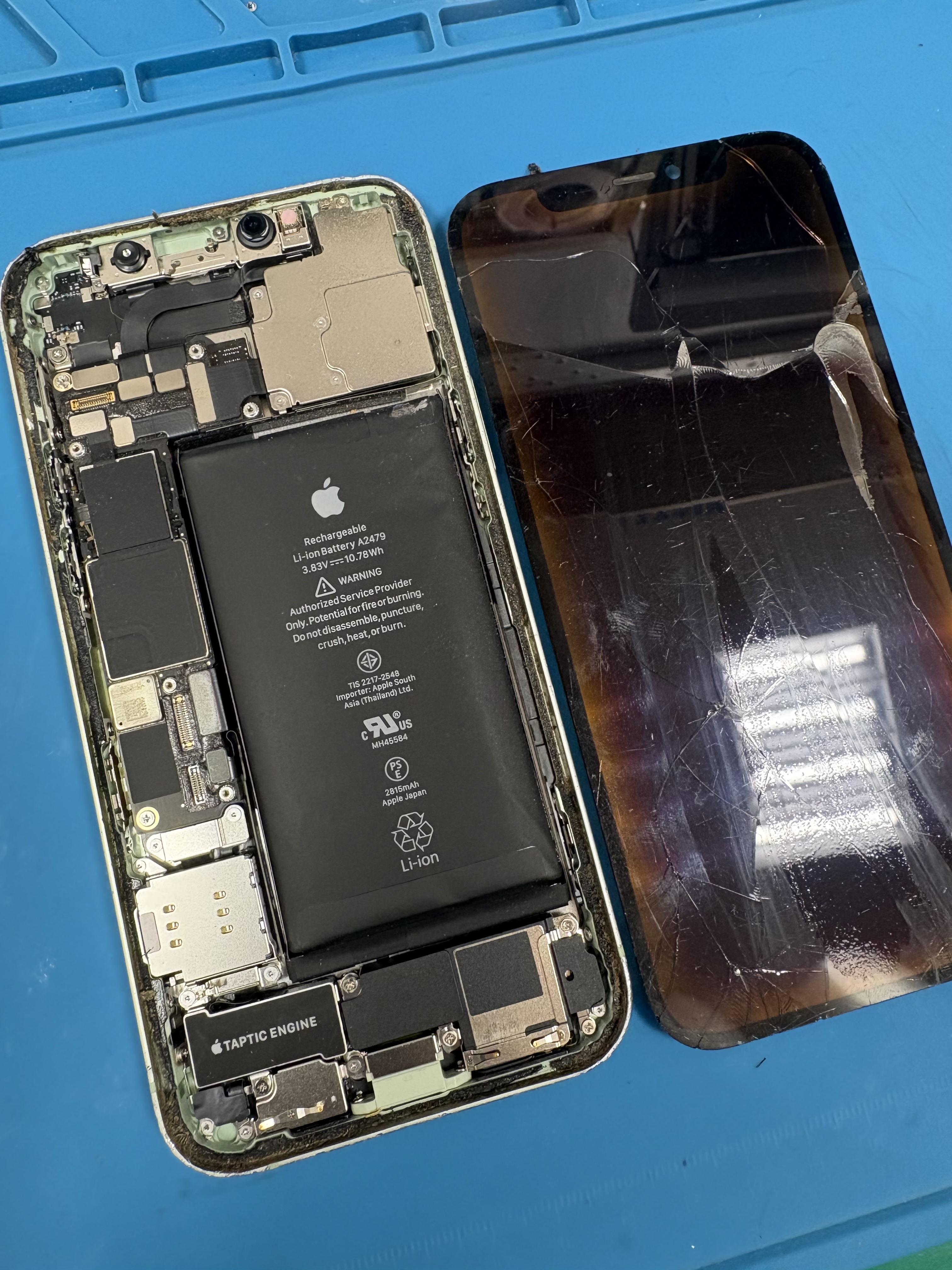 豊橋市】iPhone 12の画面割れと液晶故障を修理！画面が真っ暗な状態も