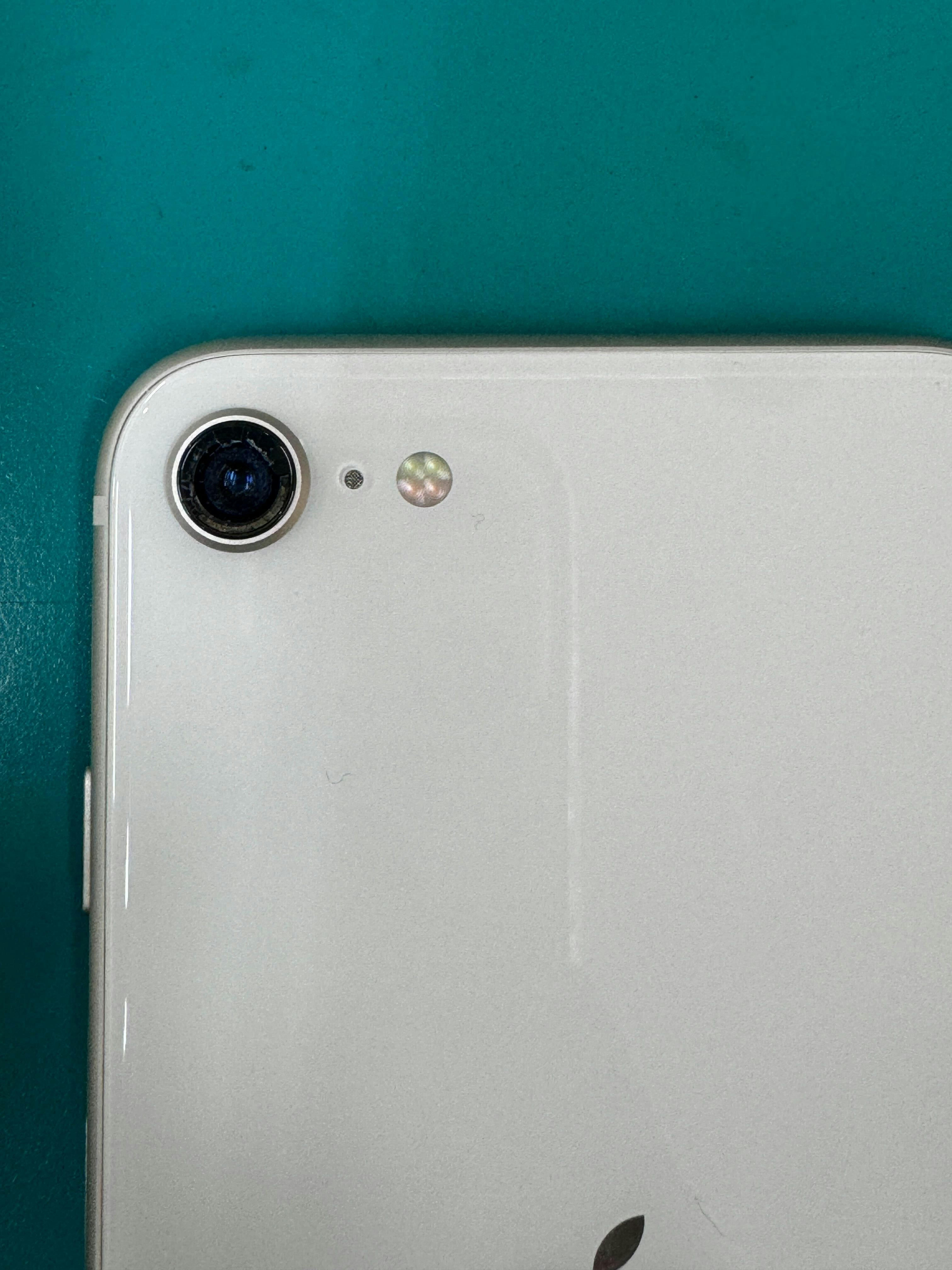 iPhoneSE3 カメラレンズ割れ