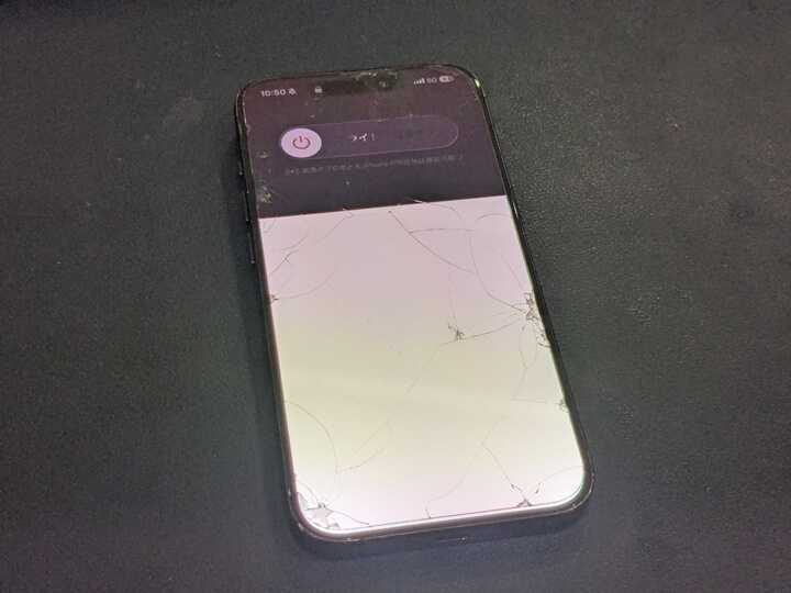 豊田市】iPhone15 Proの画面交換修理を行いました！画面下半分が真っ白