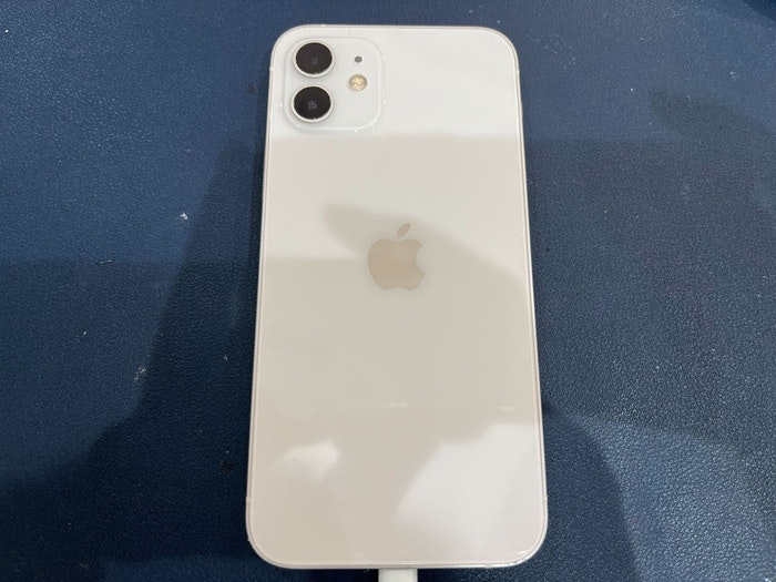 あいふぉん　アイフォン　iPhone　　充電もたない　1日もたない　減りが早い　経年劣化　サービス表記　電源勝手に落ちる　シャットダウン　ばってりー　バッテリー　交換　修理