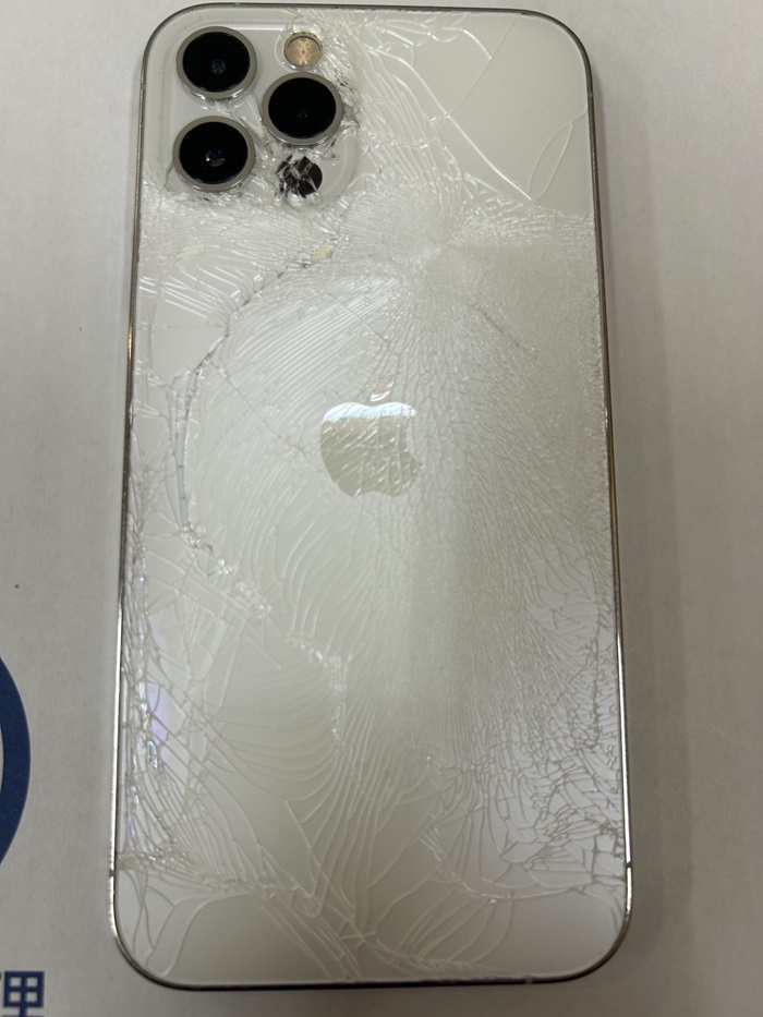 iPhone - iPhone12Pro 背面ガラス割れ iPhone12Pro】背面のガラスがバキバキに割れてしまった…背面