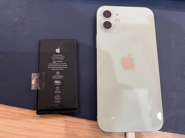 あいふぉん　アイフォン　iPhone　充電もたない　1日もたない　減りが早い　経年劣化　サービス表記　電源勝手に落ちる　シャットダウン　ばってりー　バッテリー　交換　修理