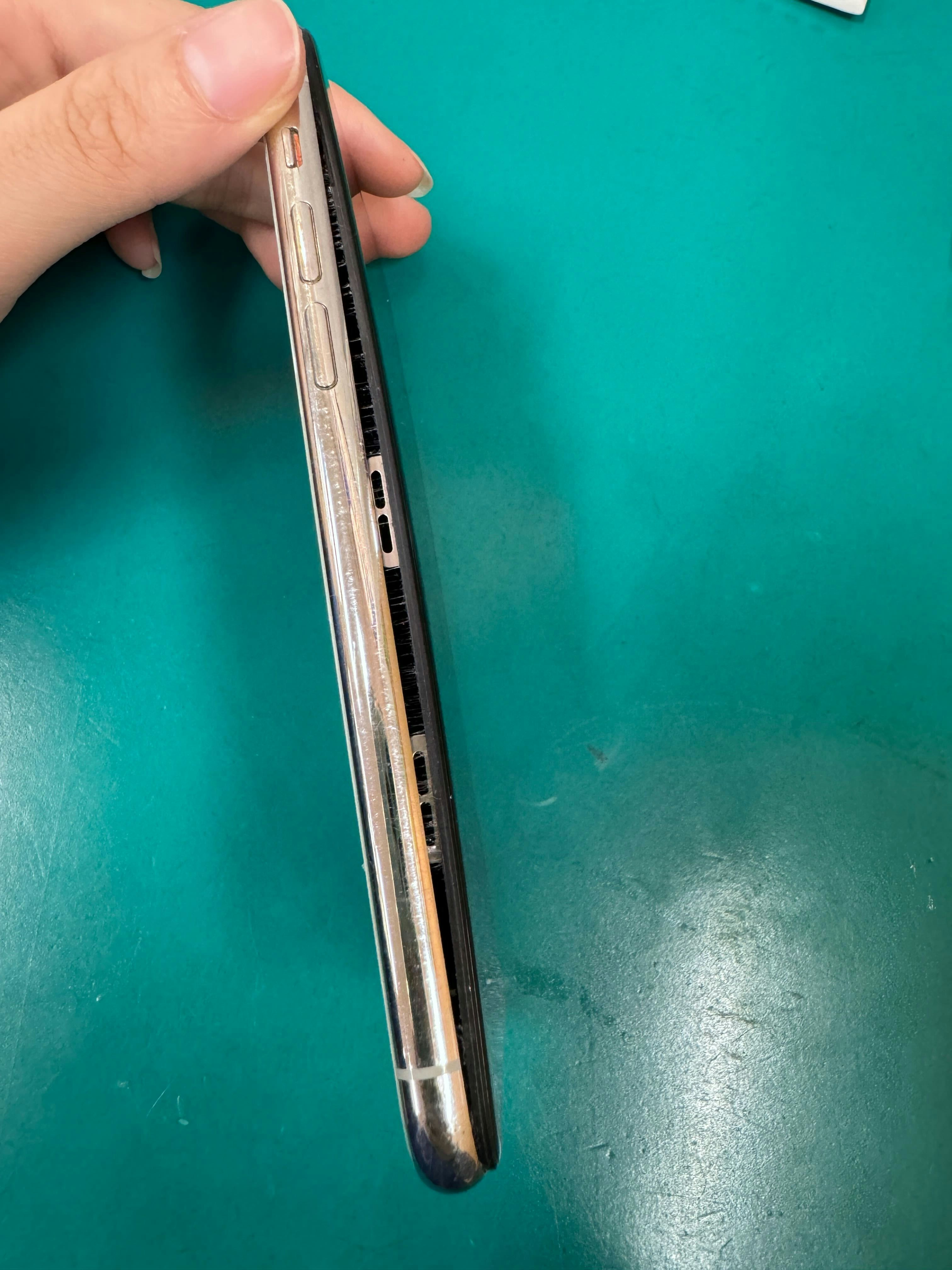 iPhone11pro バッテリー膨張