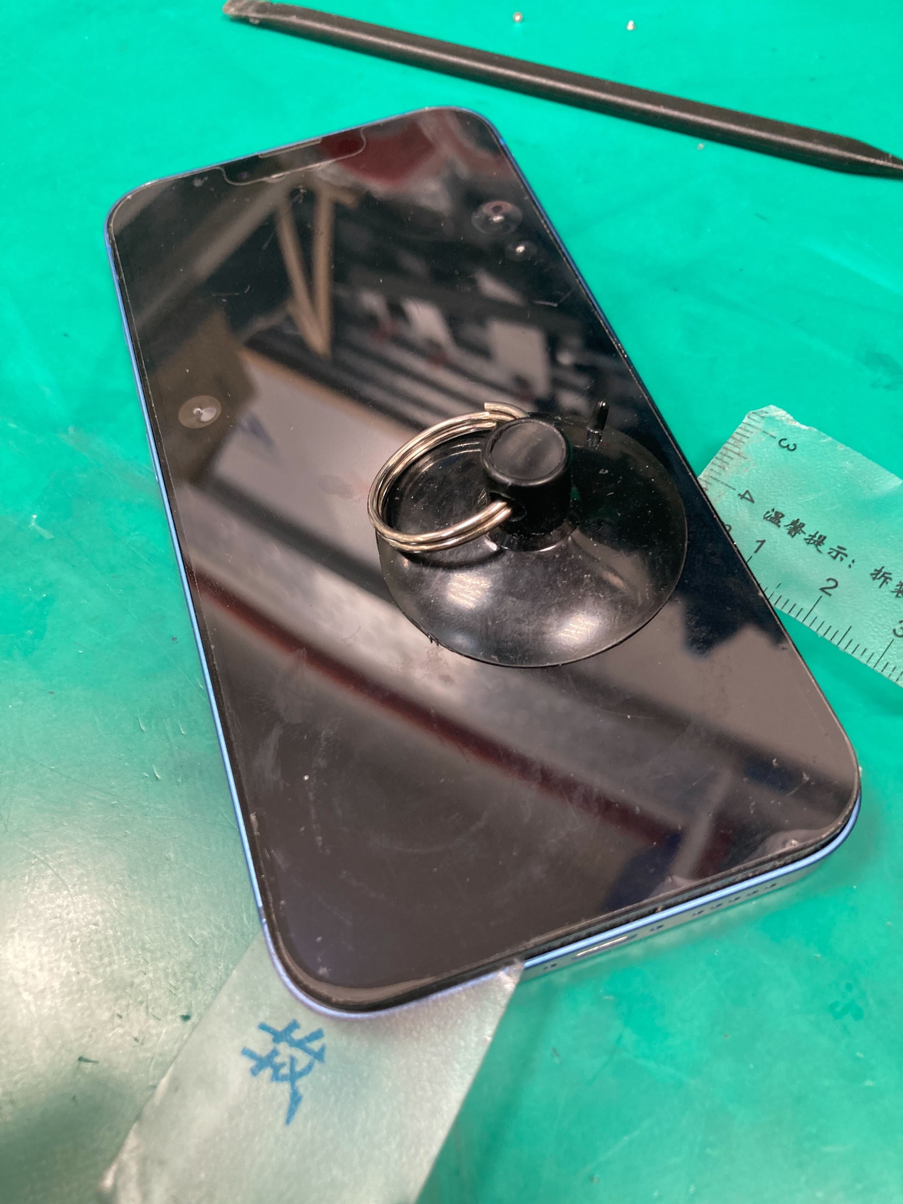 105storeイオン豊橋南店】iPhone13 インカメラに線が入ってしまった