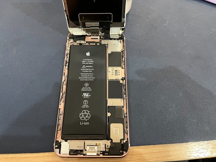 iPhone アイフォン アイフォーン スマホ スマートフォン バッテリー 電池 充電持ち 交換 取り替え メーカー修理 Apple Store 正規修理 純正 社外 保険 保証 AppleCare 故障 壊れた 壊した 修理 直す 治す 改善 自分で交換