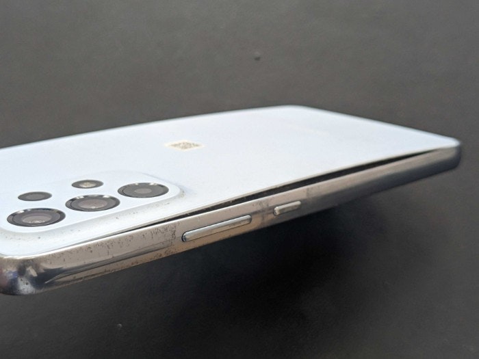 Galaxy A53  充電減り早い　発熱　膨張　膨らみ　電源落ちる　ばってりー　バッテリー　交換　修理