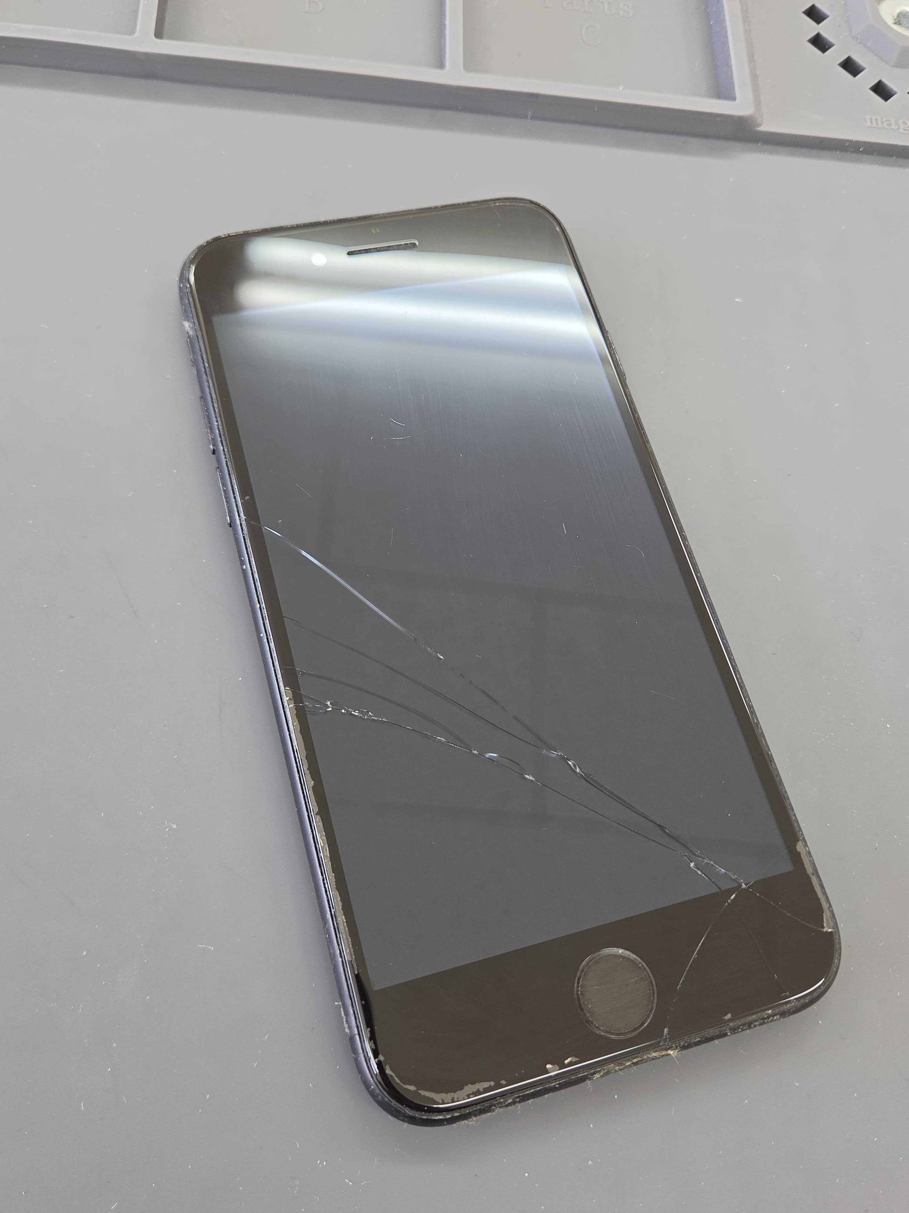 豊川市でiPhone7画面修理】落として画面割れ！？iPhone7のフロント