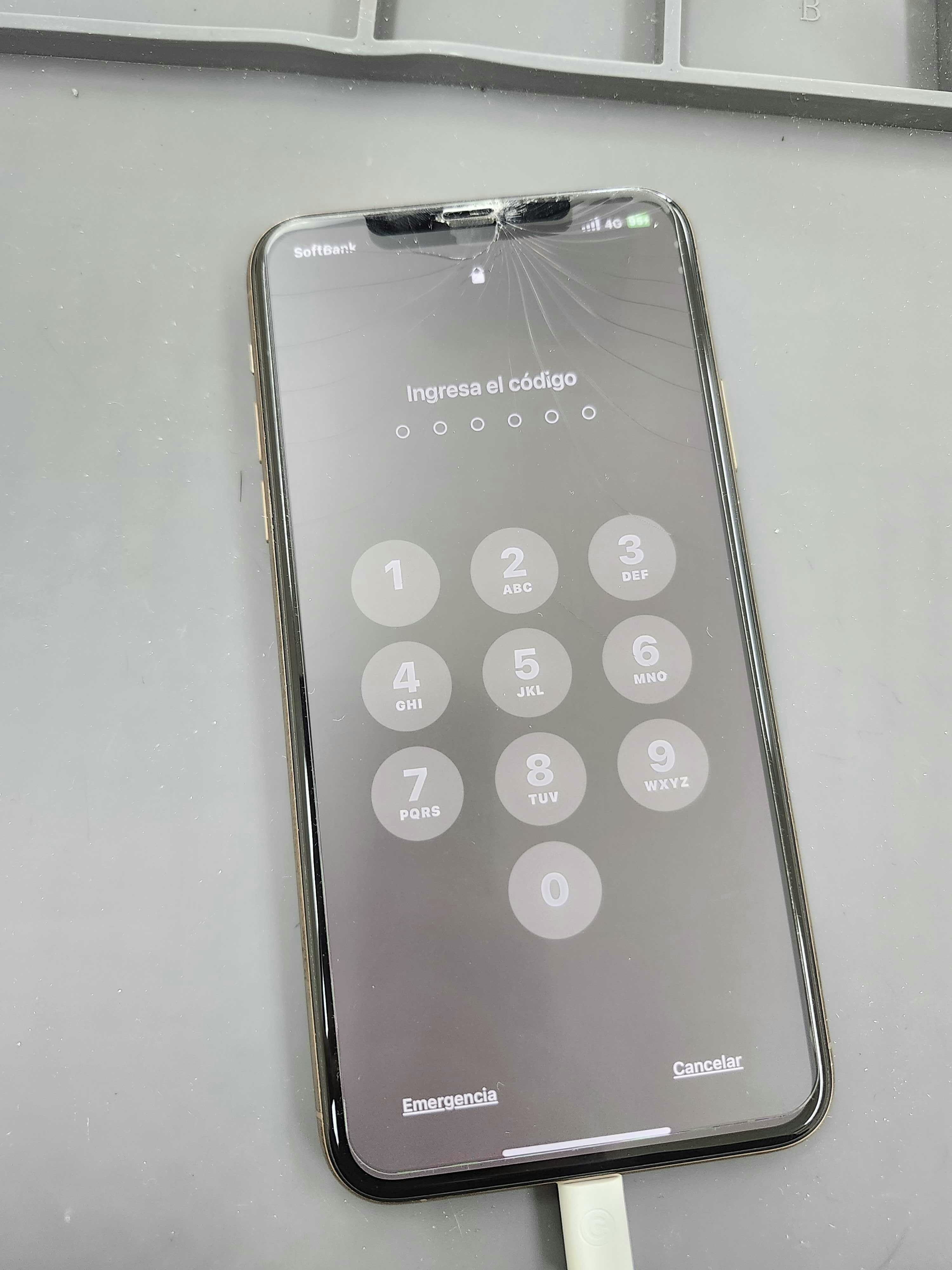 iPhone11ProMax　iPhone　修理　iPhone修理　交換　画面修理　画面交換　画面割れ　液晶漏れ　画面に線　画面映らない　タッチ不良　豊川　豊橋　新城　蒲郡　湖西　浜松