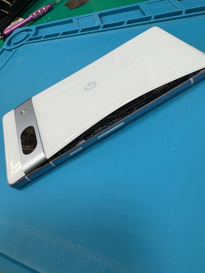 バッテリー膨張　Googlepixel7a　即日