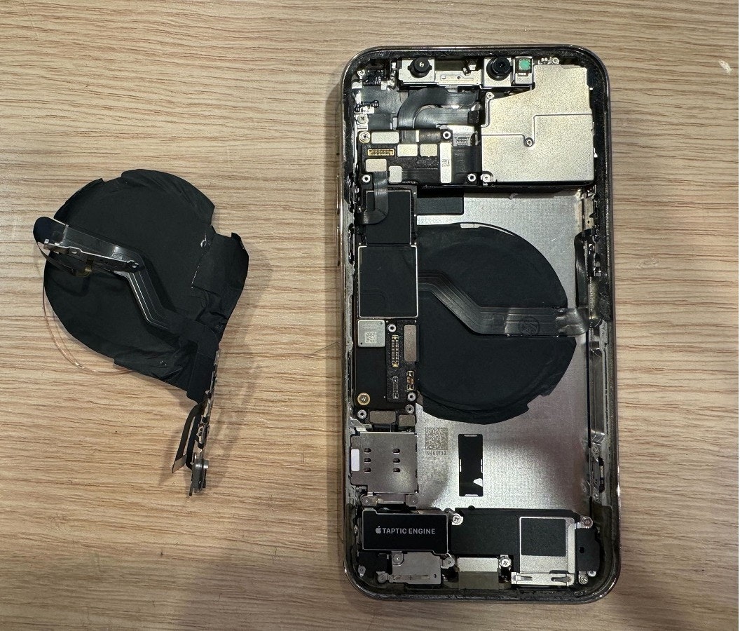 iPhone12pro　音量ボタンが反応しない　音量ボタン部品交換　豊川　豊橋　新城　蒲郡　湖西　浜松