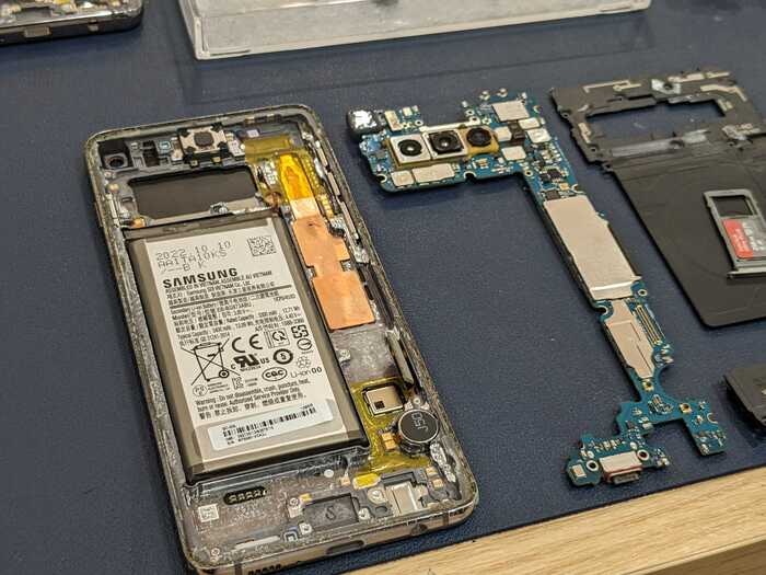 Galaxy ギャラクシー ぎゃらくしー S10 液晶もれ 表示不良 画面割れ 落下 衝撃 画面真っ暗 画面 修理 交換