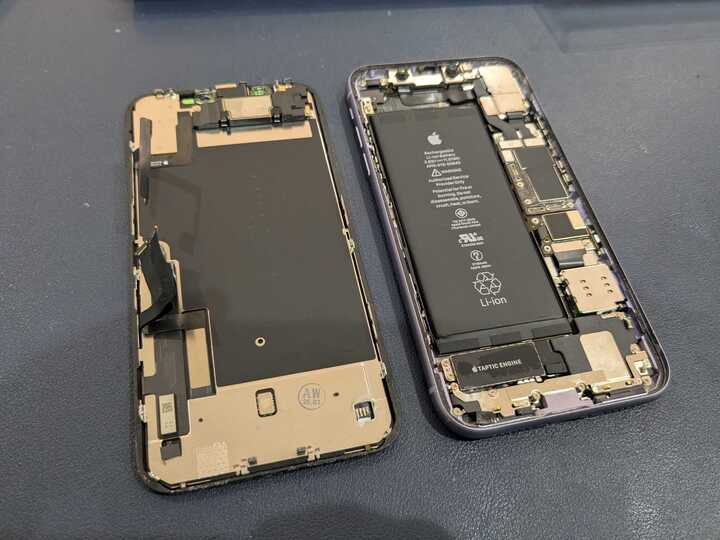 豊田市】iPhone11の画面交換修理を行いました！画面割れ・黒いシミも