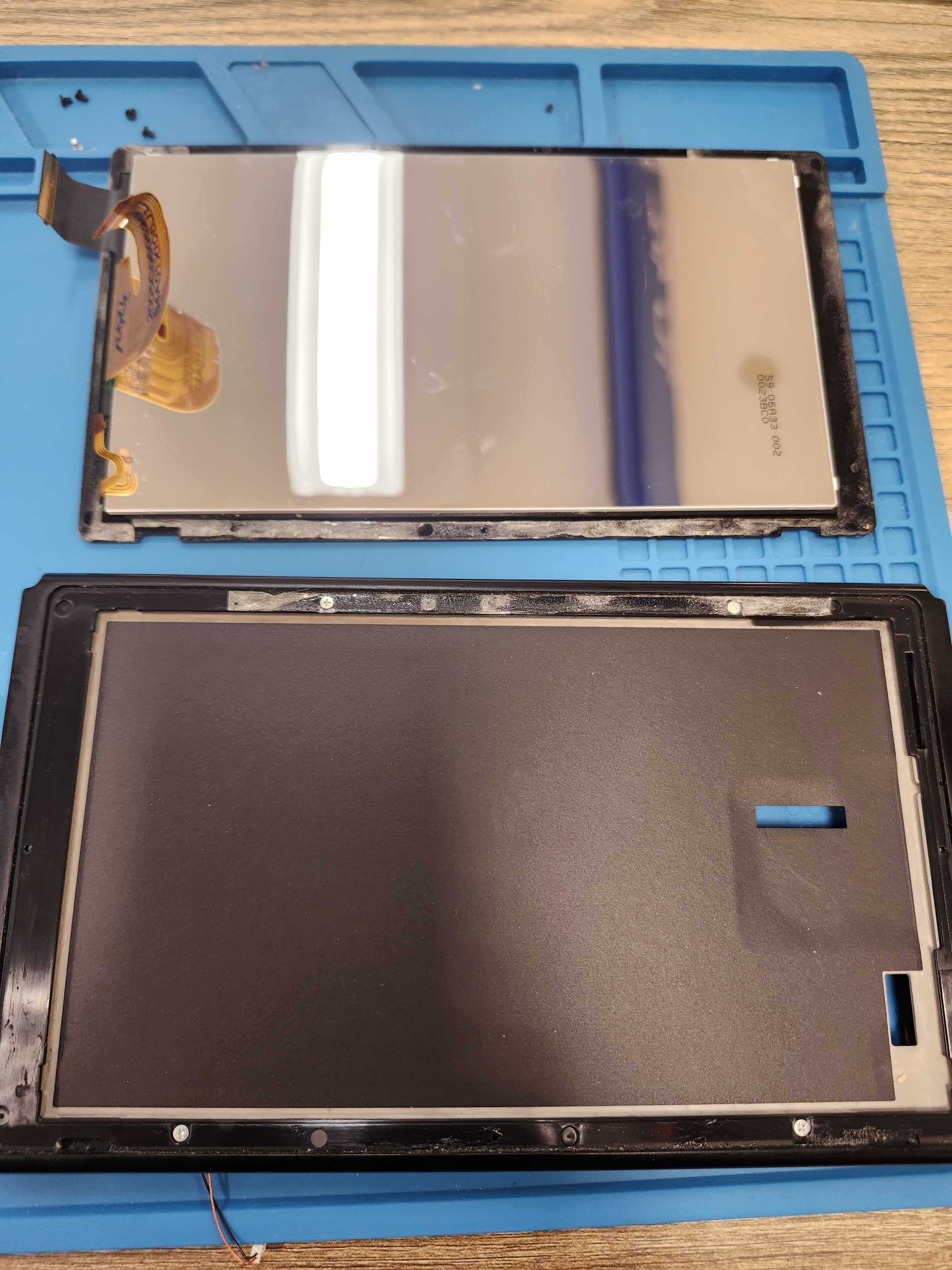 Switch Lite ターコイズ　画面に縦線有り Switch Liteの液晶交換で縦線が入る症状が改善！画面故障は郵送