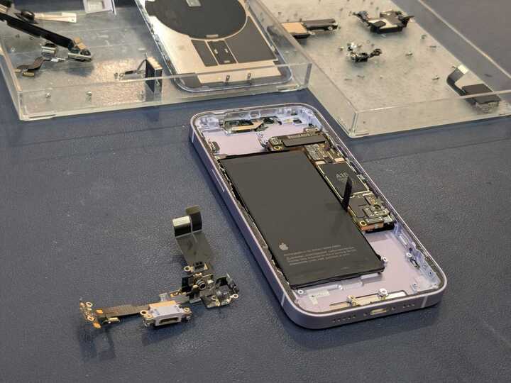 iPhone14 Pro 128GB 画面割れ 有線充電不良 MagSafe充電 豊田市】iPhone14の充電口修理を行いました！充電できない症状も即日対応