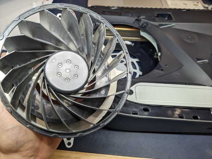 PS4 プレイステイション　ホコリ　ほこり　汚れ　異音　発熱　内部清掃　せいそう