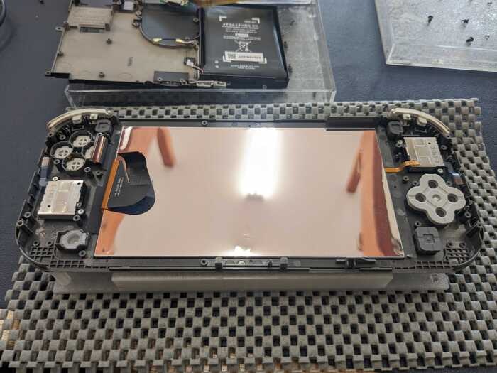 Switch lite スウィッチライト　ゲーム　げーむ　画面の表示おかしい　落とした　線が入ってる　表示不良　液晶　えきしょう　交換　修理