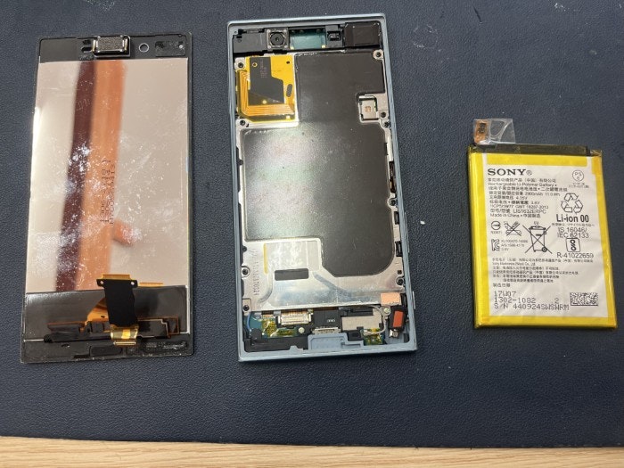 Xperia XZs バッテリー ばってりー 充電減り早い 経年劣化 交換